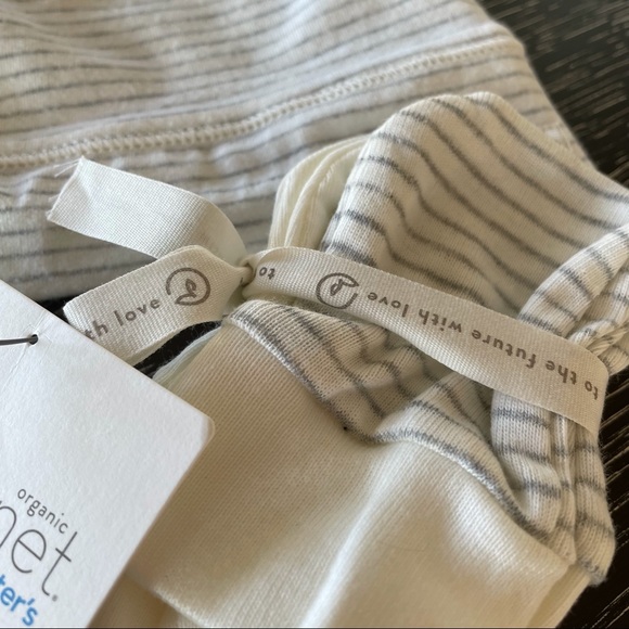 Carter’s Little Planet Organic Knot Cap and Mitts - Picture 3 of 4